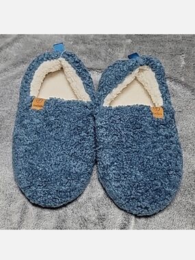 Everfoams cozy house shoes size medium 7/8